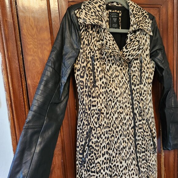 Leopard GUESS trench coat with faux leather sleeves and belt - Picture 2 of 7